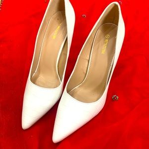 PrettyLittleThing White Croc Court shoe size 7uk